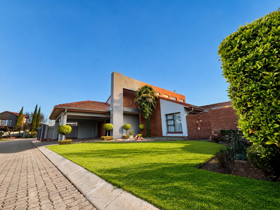 3 Bedroom Property for Sale in Van Der Hoff Park North West